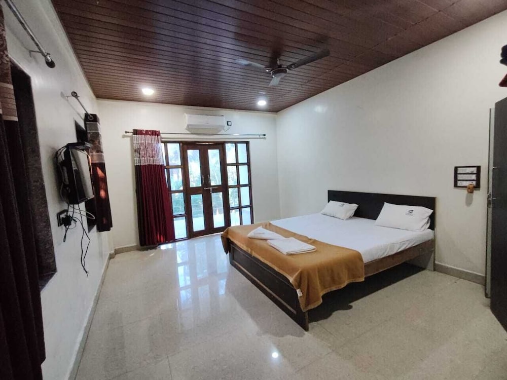 Sidhivinayak Resort Devbag Sangam Beach