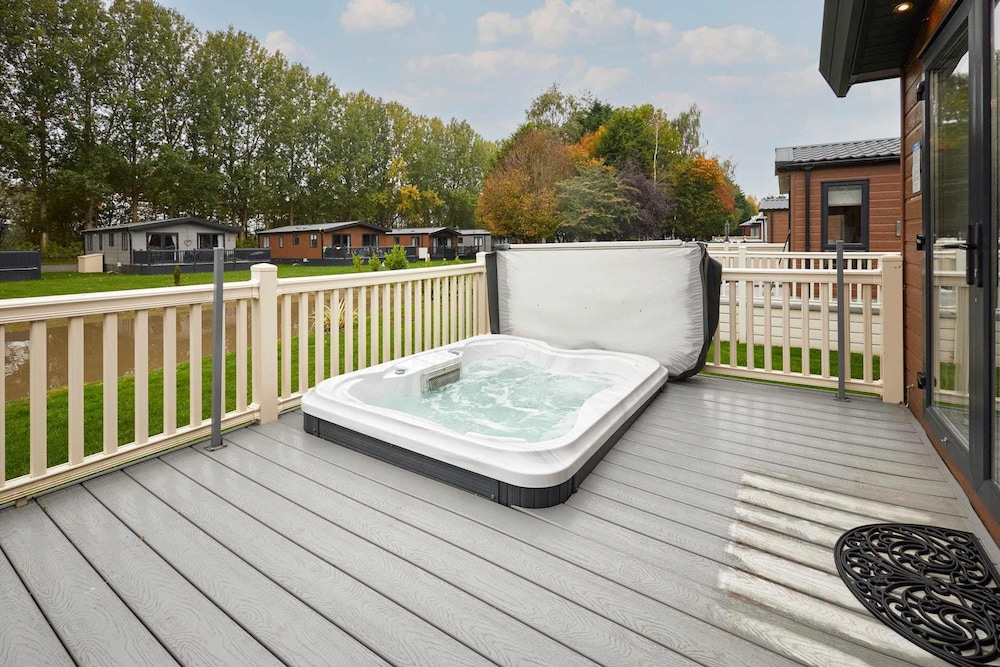 Host Stay Water s Edge Lodge
