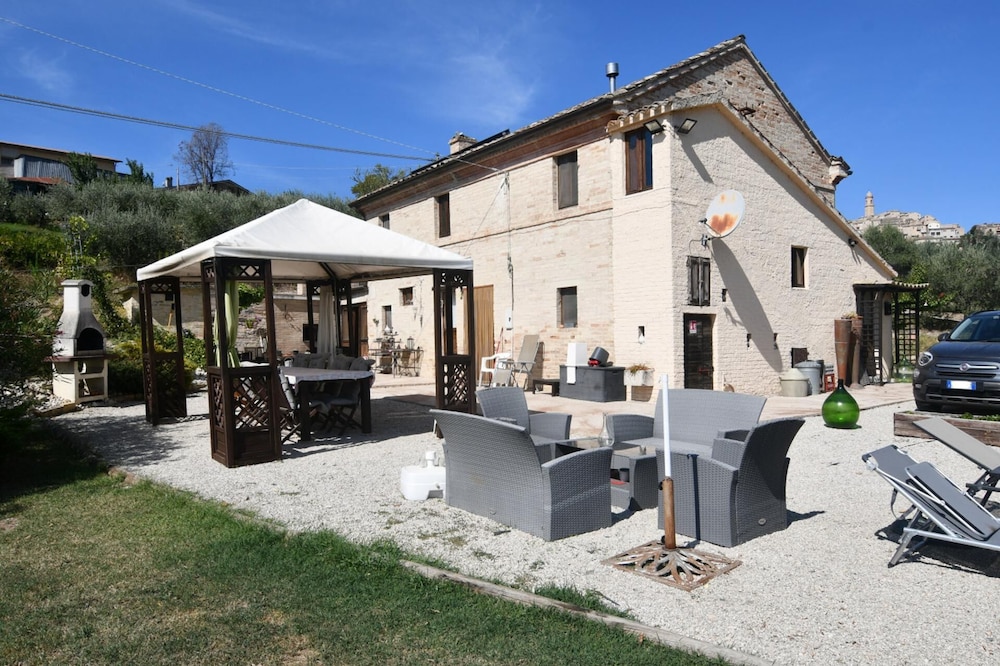 Charming 2-bed Apartment in Petritoli view 4