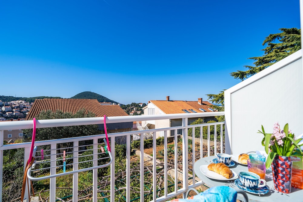 Jele Rooms