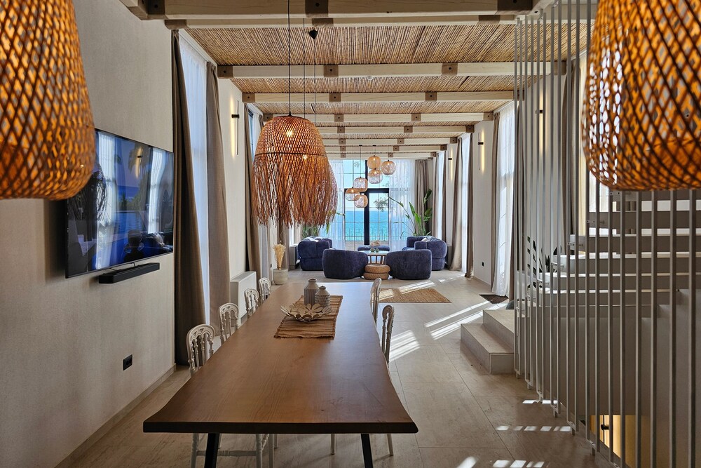 SeiSensi Luxury Beach Villa