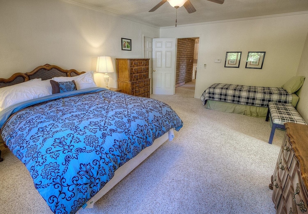 Cheyenne Chalet 4 Bedroom Home by RedAwning - Property Image 26