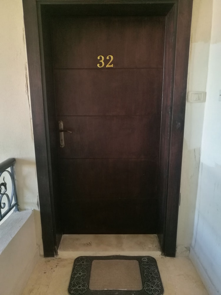 Cozy Dair Ghbar Apartments