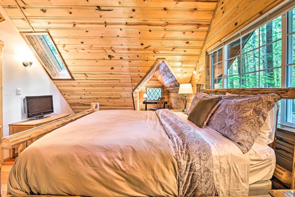 Three Enchanting Riverfront Cabins: Hot Tub Access