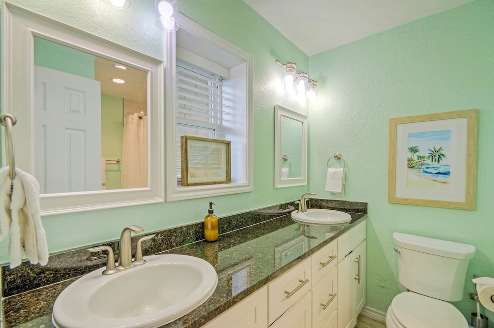 3 Condos in Beachfront Complex w Pool Sleeps 22 Island Retreat 3-unit Buyout