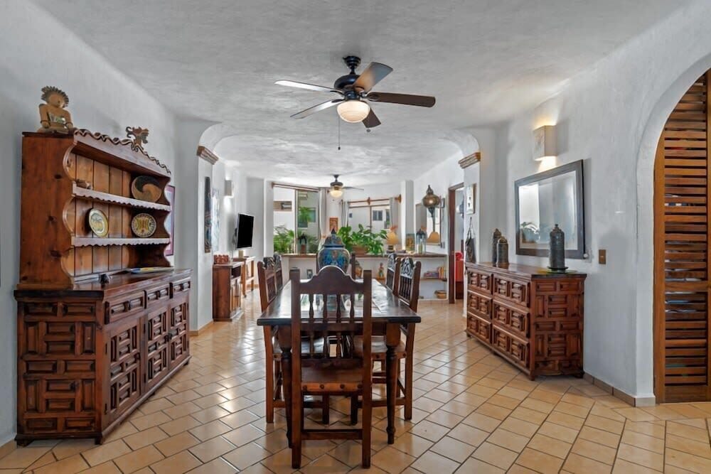 Ocean View 2Br Condo-balcony-beach-pool - 902