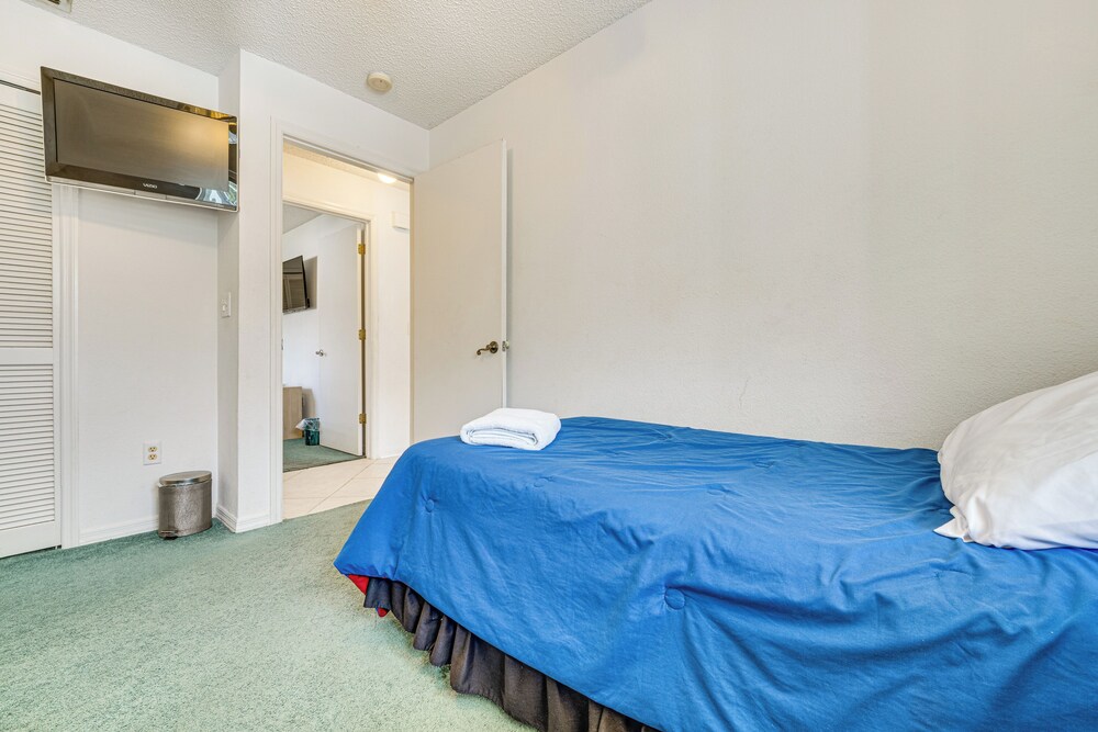 12 Mi to Disney: Secluded Family Home w/ Pool