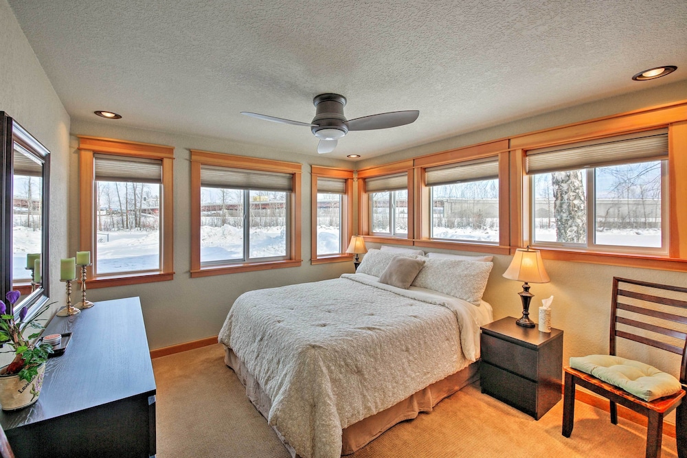 Sandpoint Vacations - Lake Pend Oreille Condo w/ Porch  Mountain View! - Property Image 16