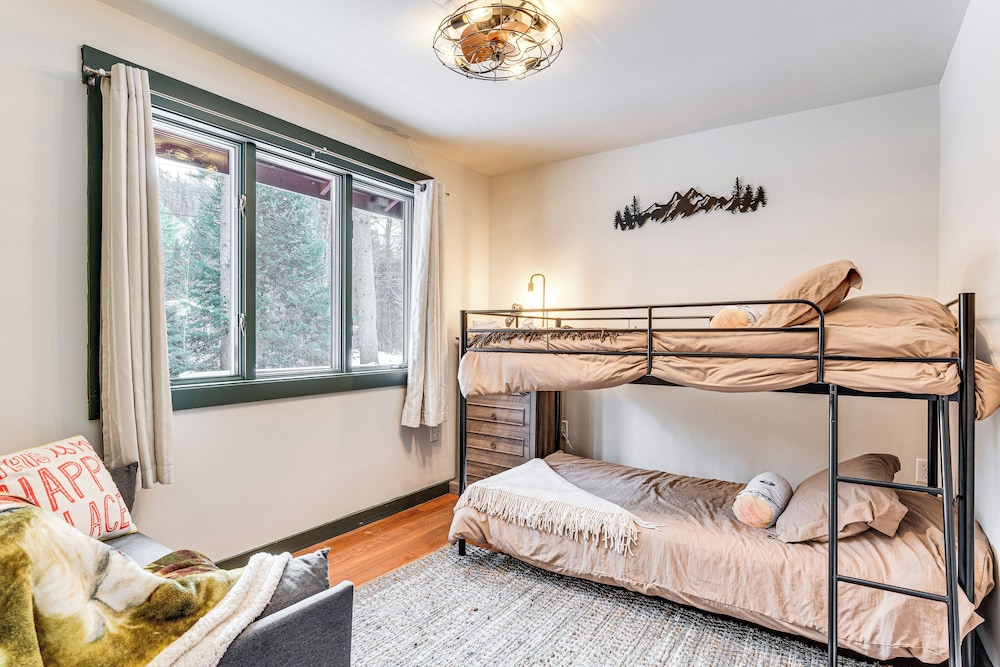 Forested Retreat w/ Sauna: 5 Mi to Schroon Lake