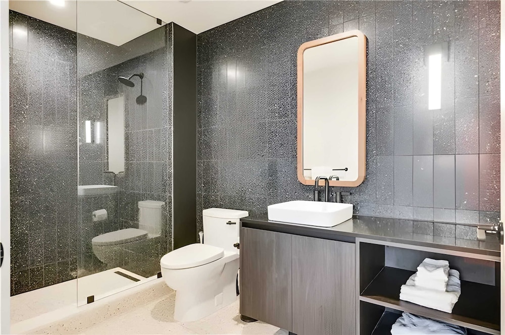 The Emma Penthouse: Modern 2BR Condo, Steps From Rainey St. & Lady Bird Lake