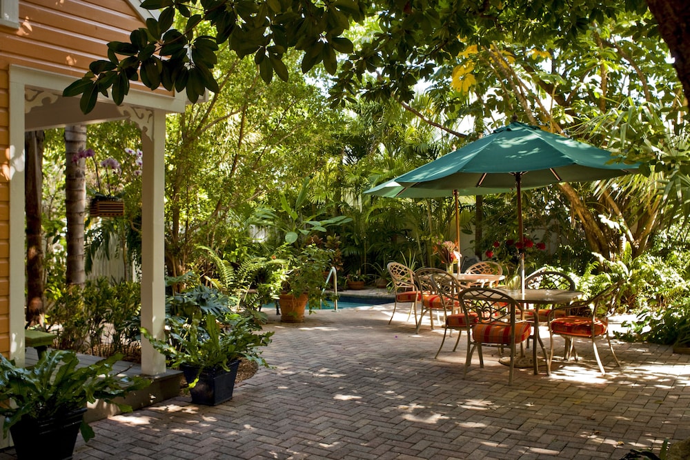 Tropical Inn