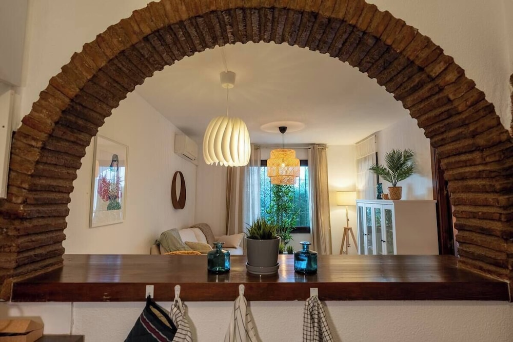 La Casa Bonita - Modern 2BR Apt with Private Terrace. Pool Views