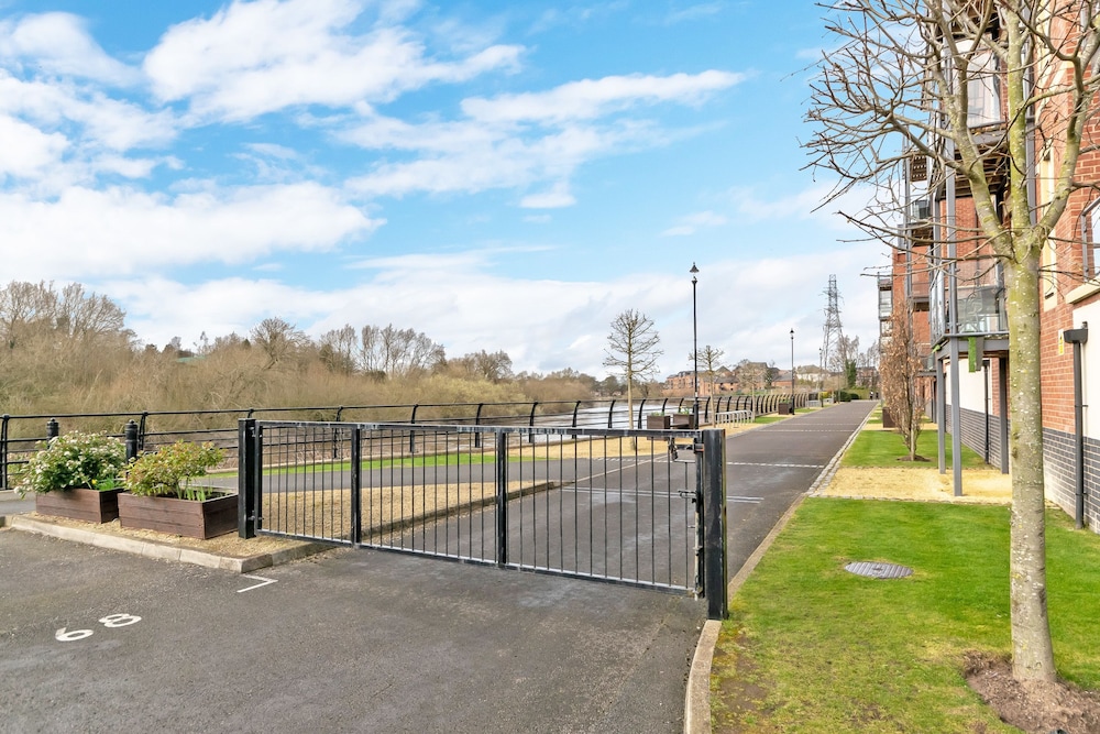 Racecourse Serviced Apartments