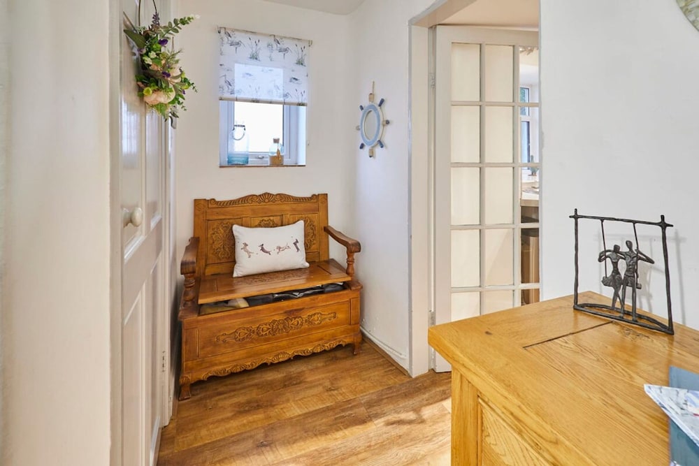 Host Stay Camwy Cottage