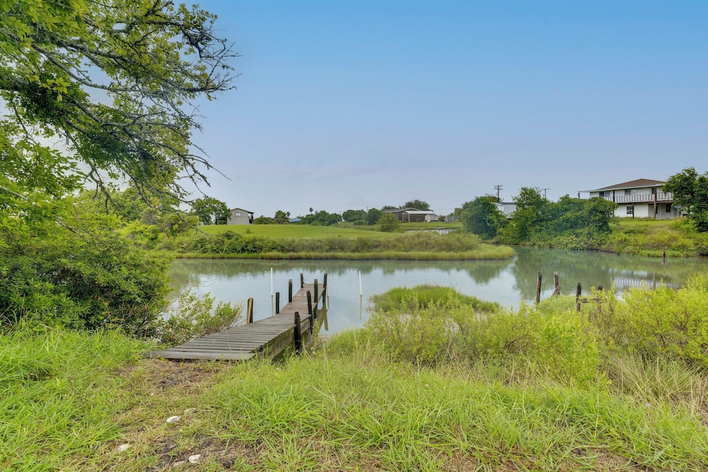 Fish & Boat: Home w/ Spacious Yard in Seadrift