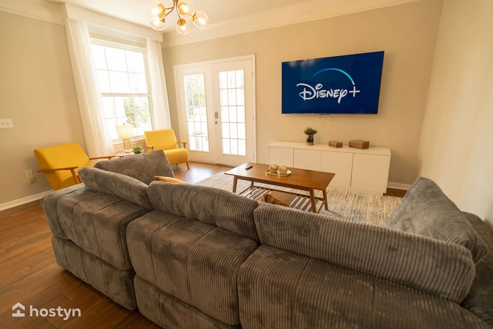 Magical Themed 3BR Townhouse Near the Parks