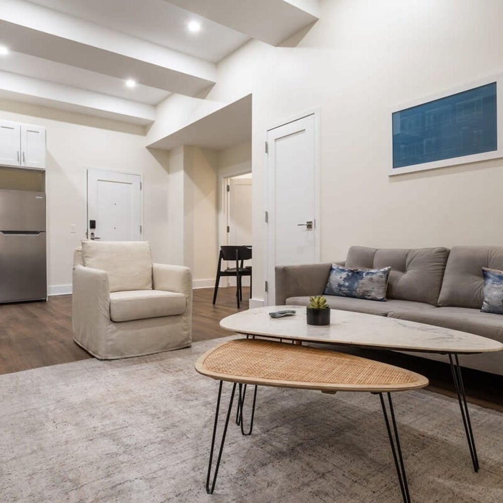 Sosuite 1BR Apt Acc w W D Gym Lounge view 3