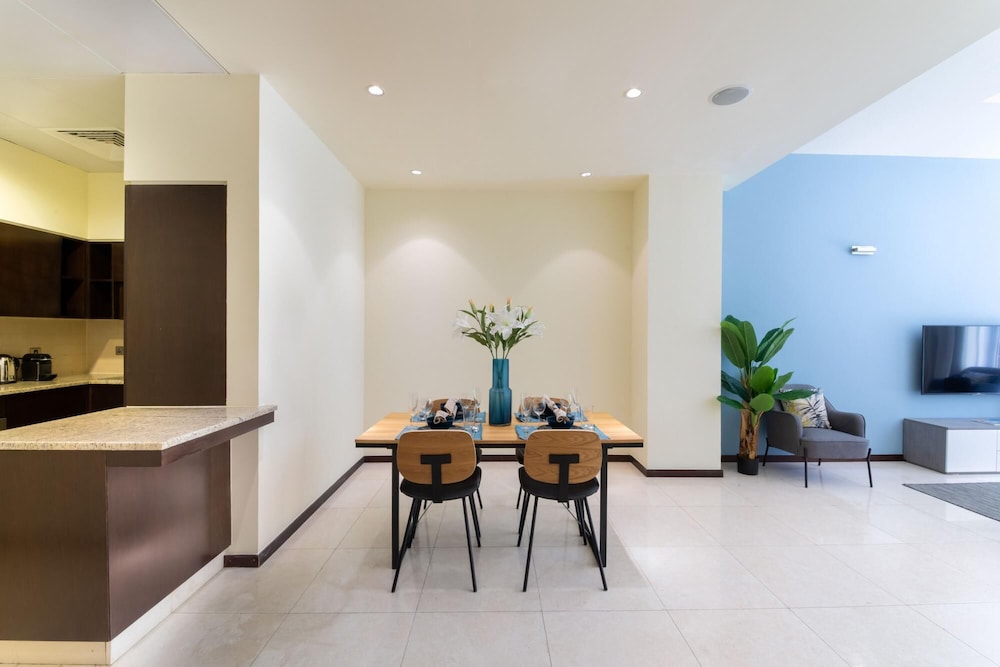 Chic Stay on the Palm wz Private Beach Access