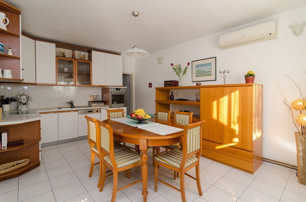 Beautiful three bedroom country house view 5