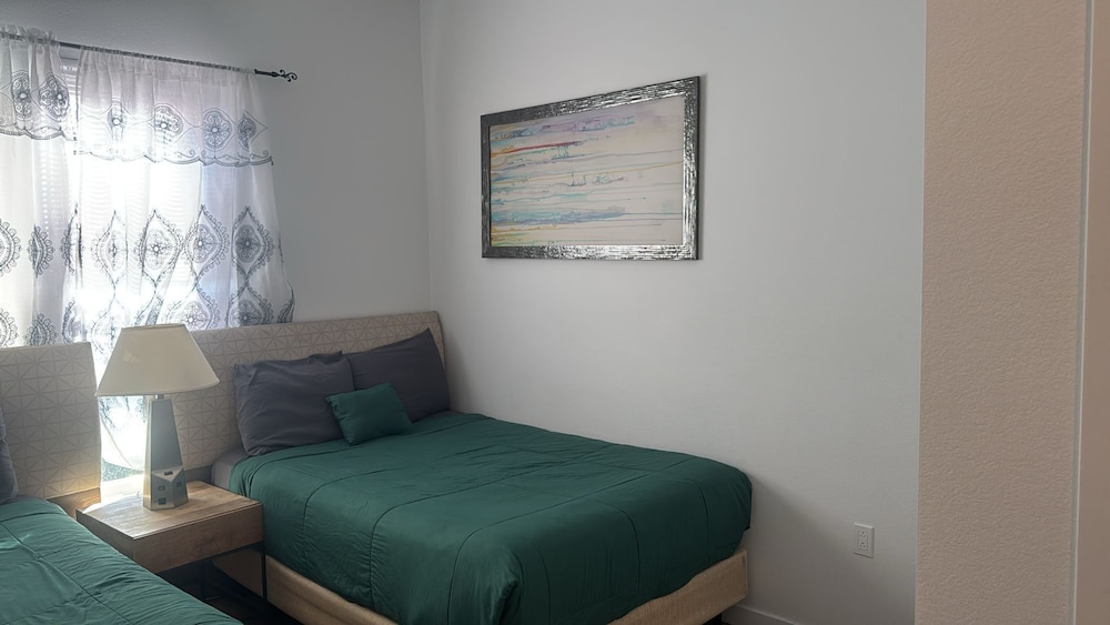 Premier Apts in Vibrant Downtown LA - Image 2
