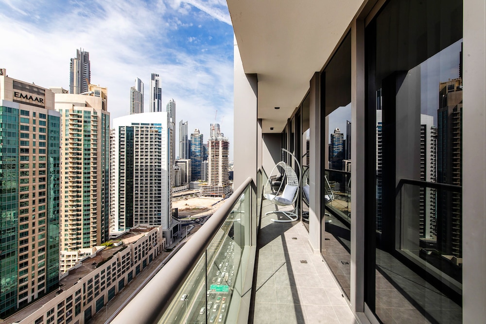 Luxe 3BR with Burj Khalifa view
