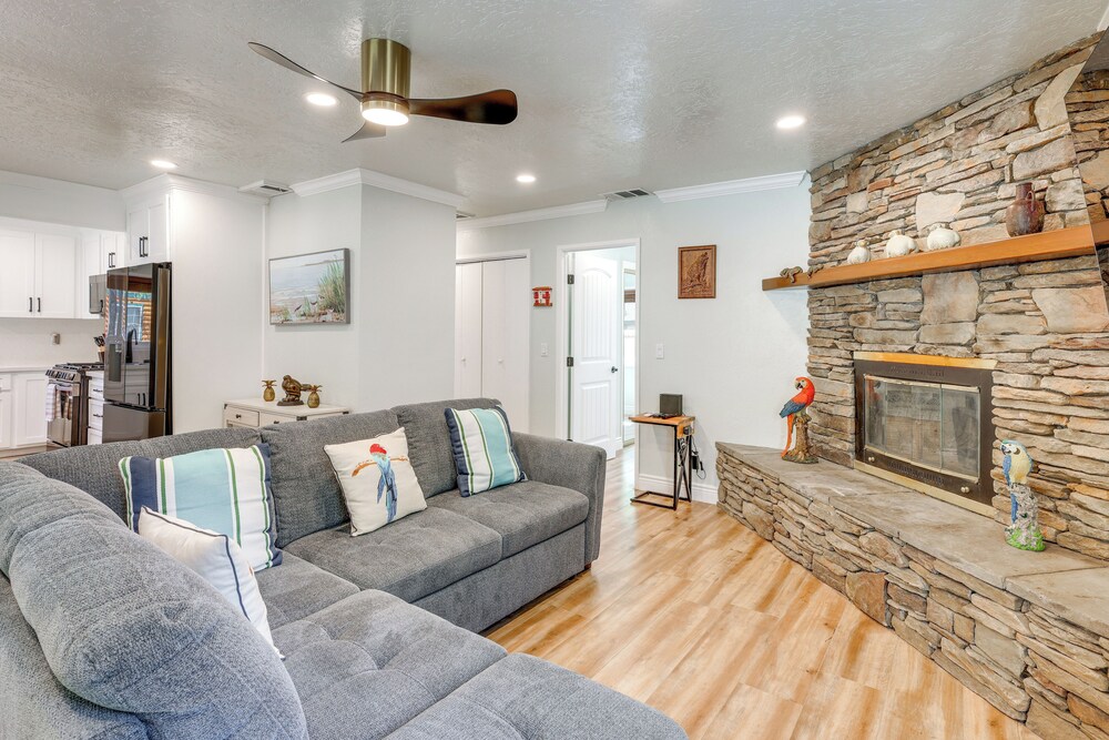 Near Slopes & Shores: Pet-friendly Sugarloaf Gem