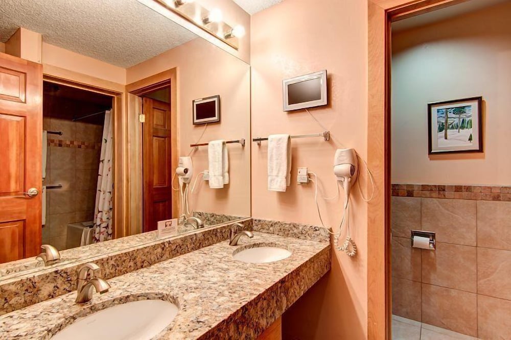 Cherry Suite Studio