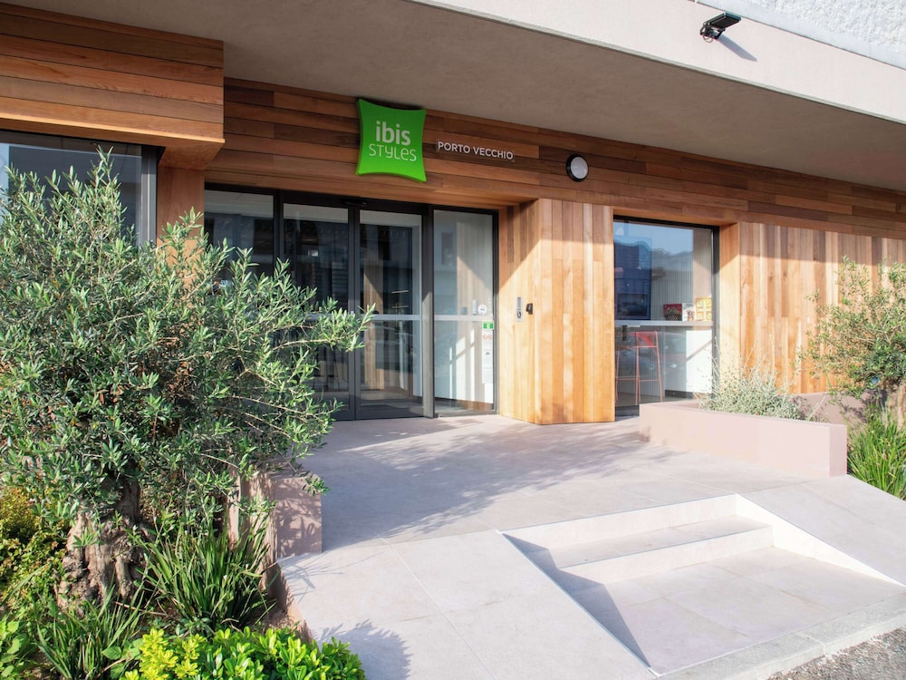 Hotel Ibis Styles Porto Vecchio - Image 1