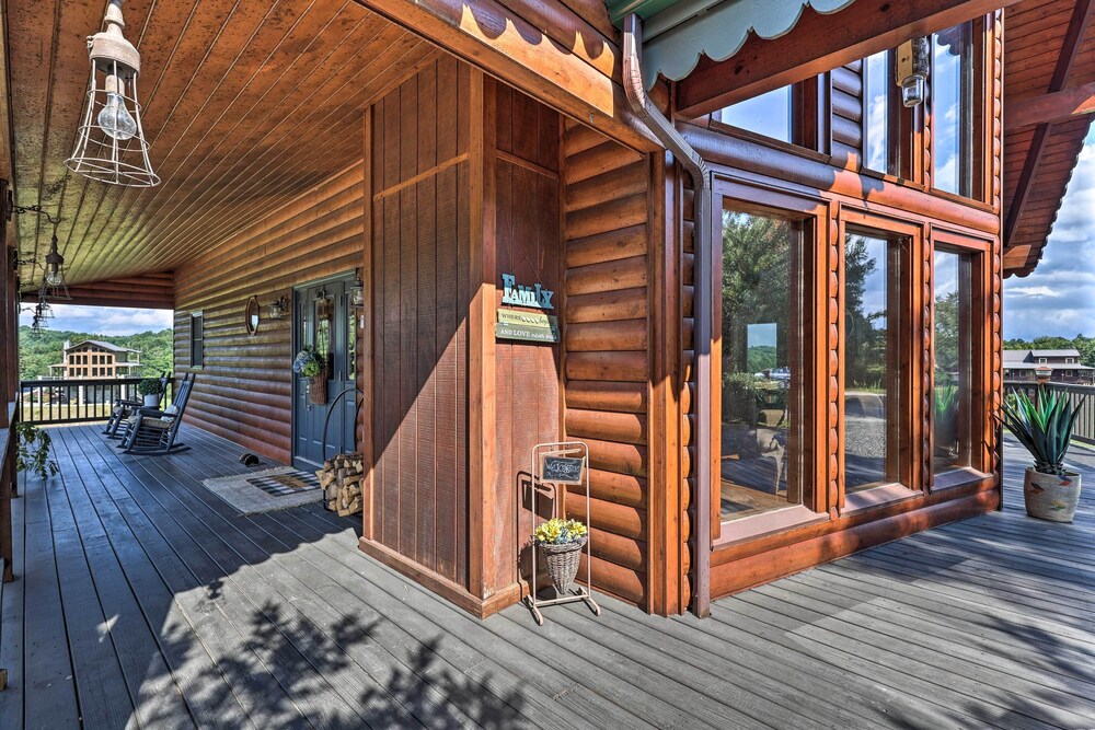 Piney Creek Mountain-view Cabin w/ Wraparound Deck view 3