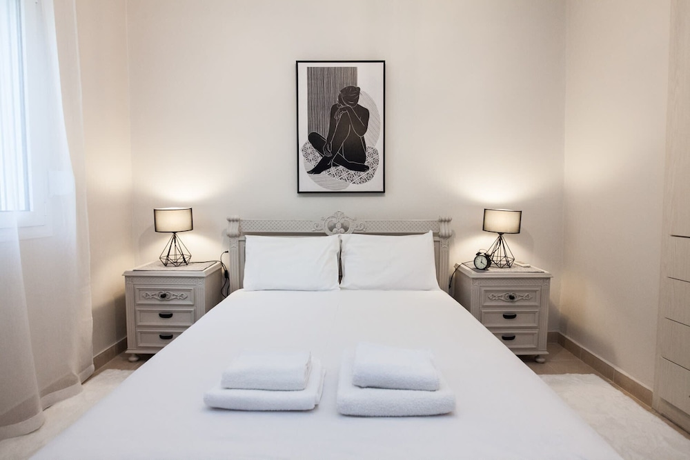 Beautiful 2 bedrooms apt at Filothei