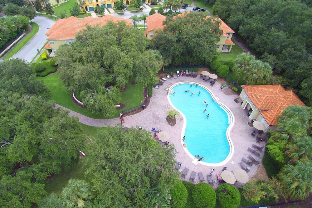 Super Near- Parks w Lake Views Ping Pong Table