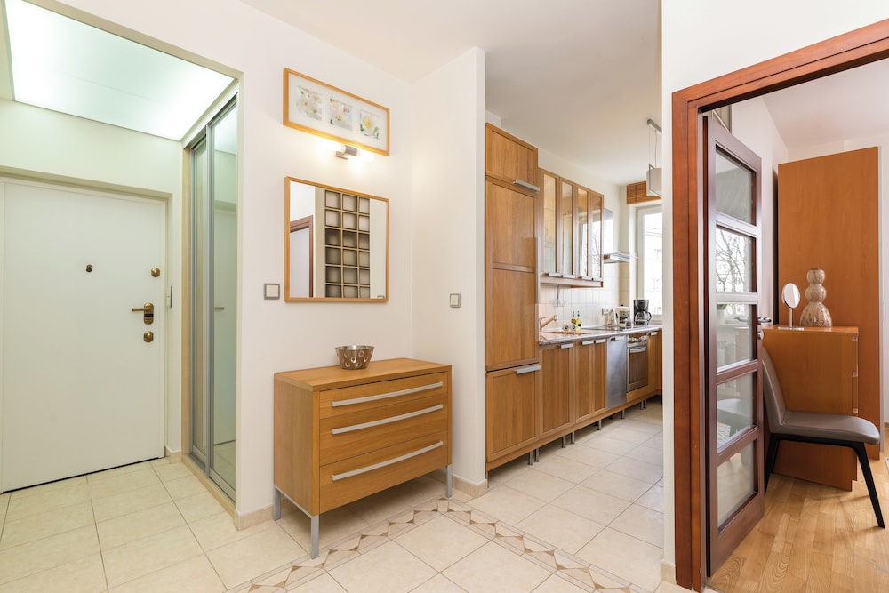 Apartment Al. Wyzwolenia 10 by Renters view 2