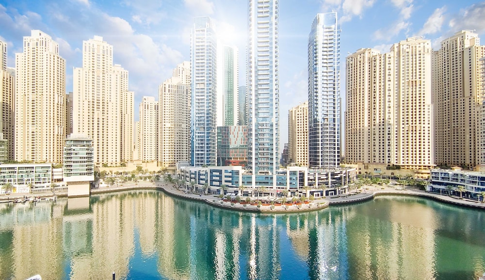 LUX | The JW Marina Suite