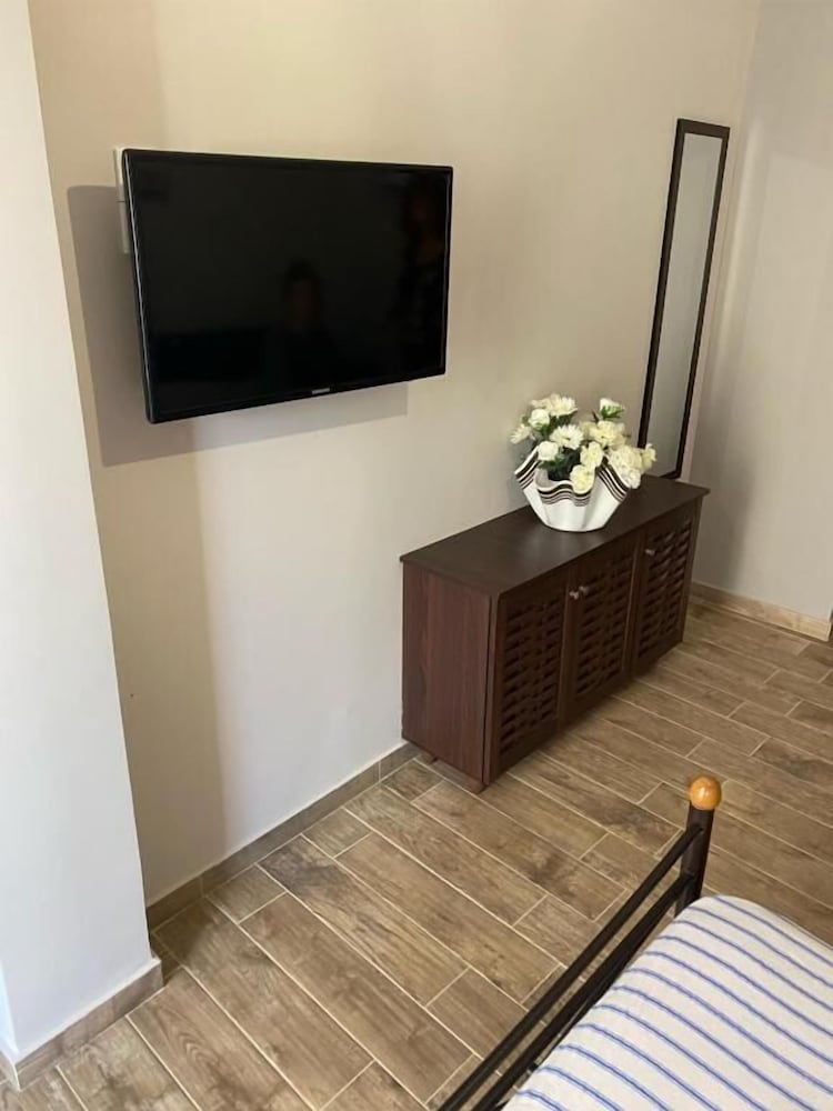 Elpida's apartments