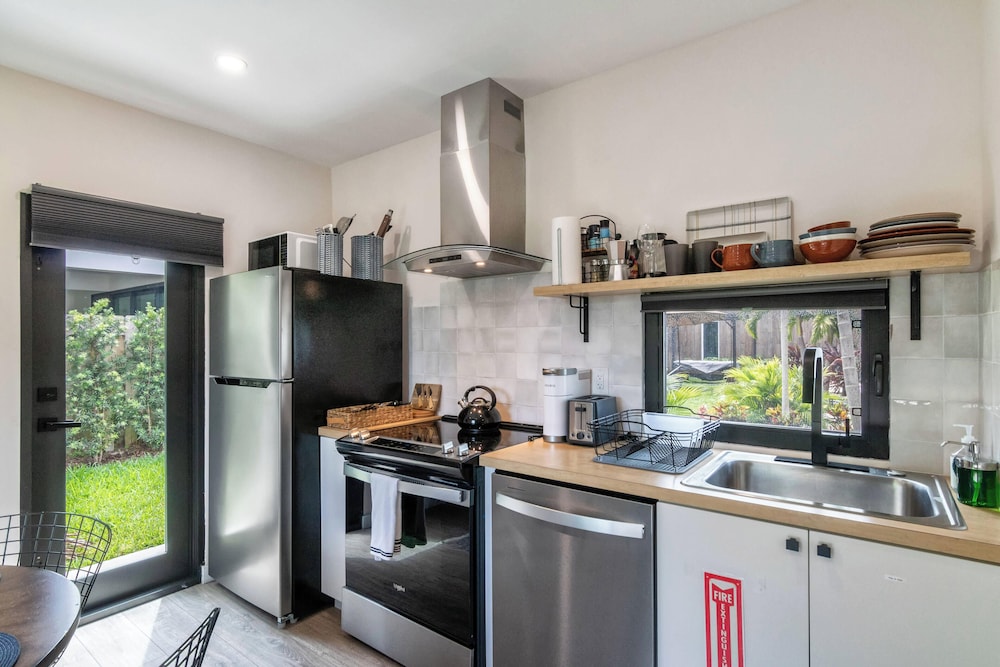 5BR Sleeps 14 w/ In-law Suite & Bbq!