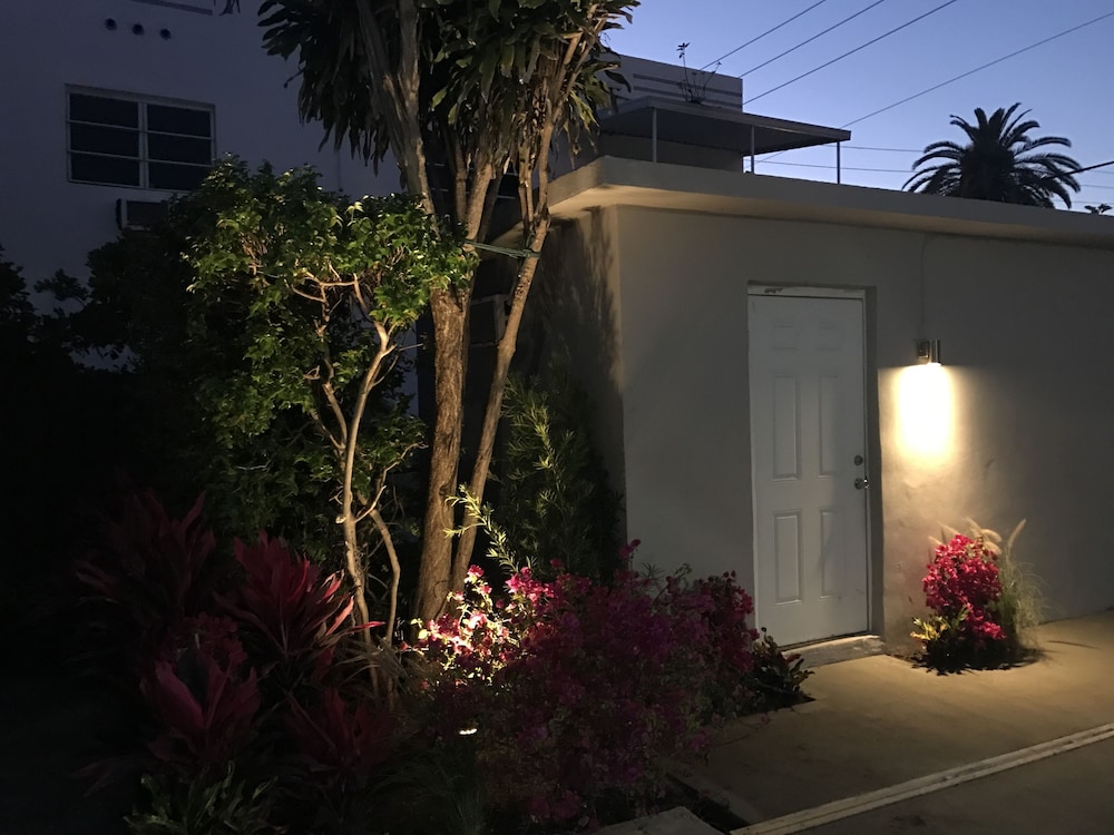 Miami Beach 550 - Image 2