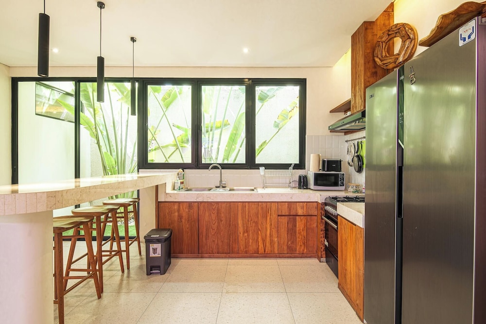 Chic 4-br Villa in Central Seminyak, Beach 5 Mins