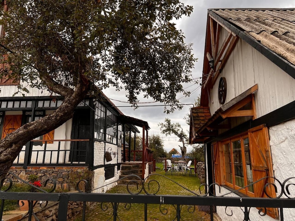 Hnameni Bovadzor Lodge