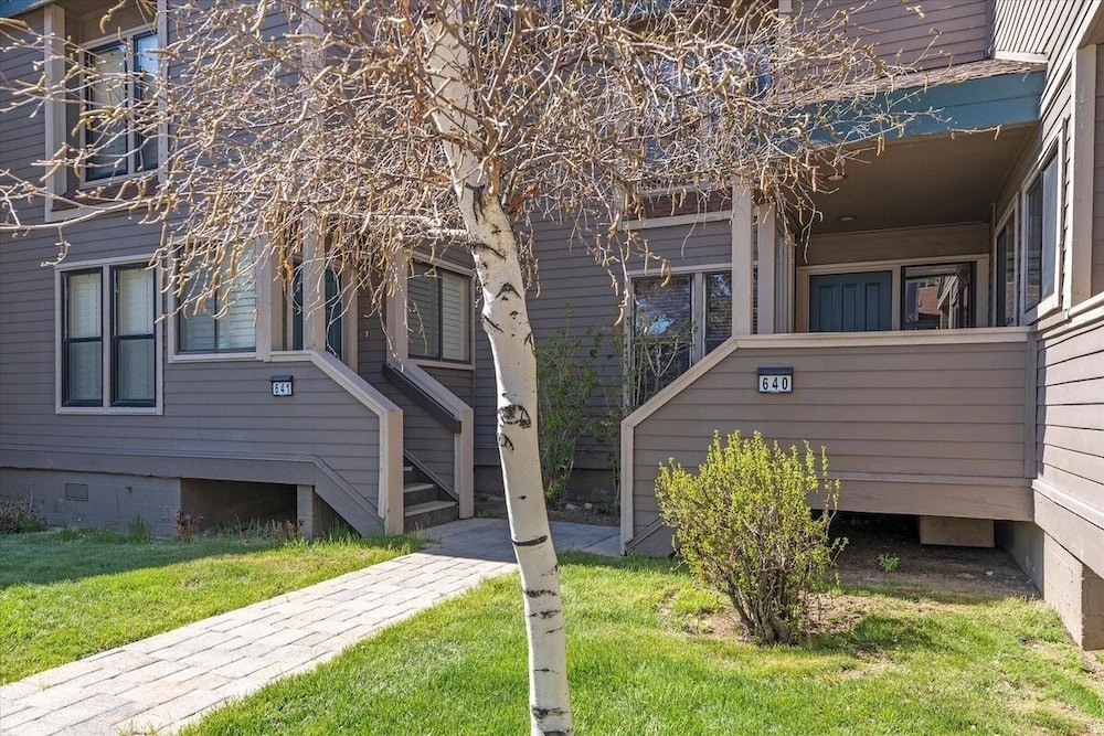 Lake Tahoe Vacations - Swimsuit Required 4 Bedroom Home by RedAwning - Property Image 27