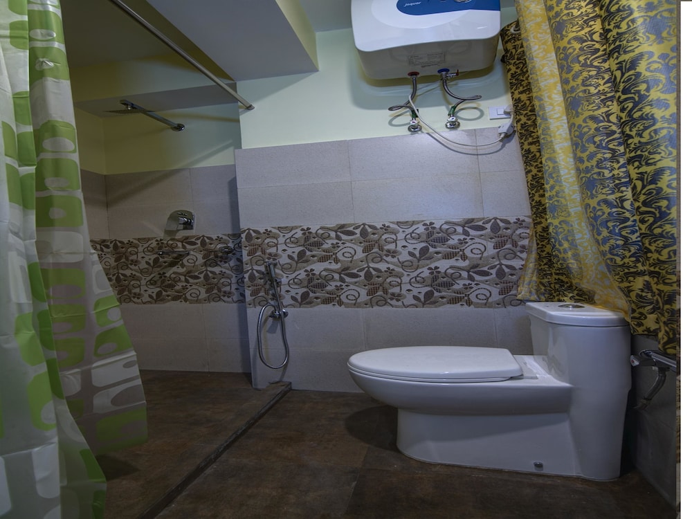 OYO 13465 Greendot Hotel