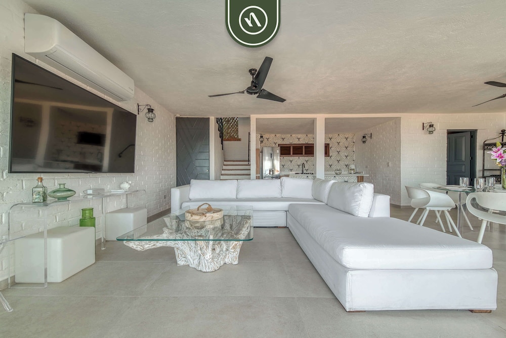 Oceanview 2 BR Unit- Steps Away From Beach - Pool