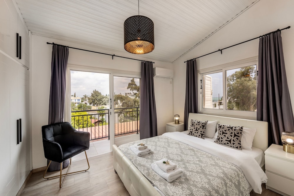 Larnaca Seaside Villa Marina 44