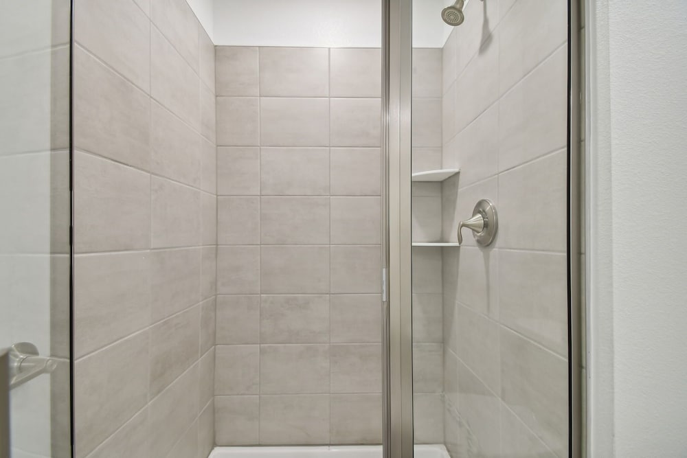 Storey Lake - Private Pool- King Bed - 4BD/3BA