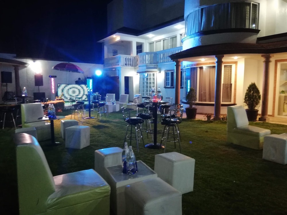 La Aurora Hotel like Home