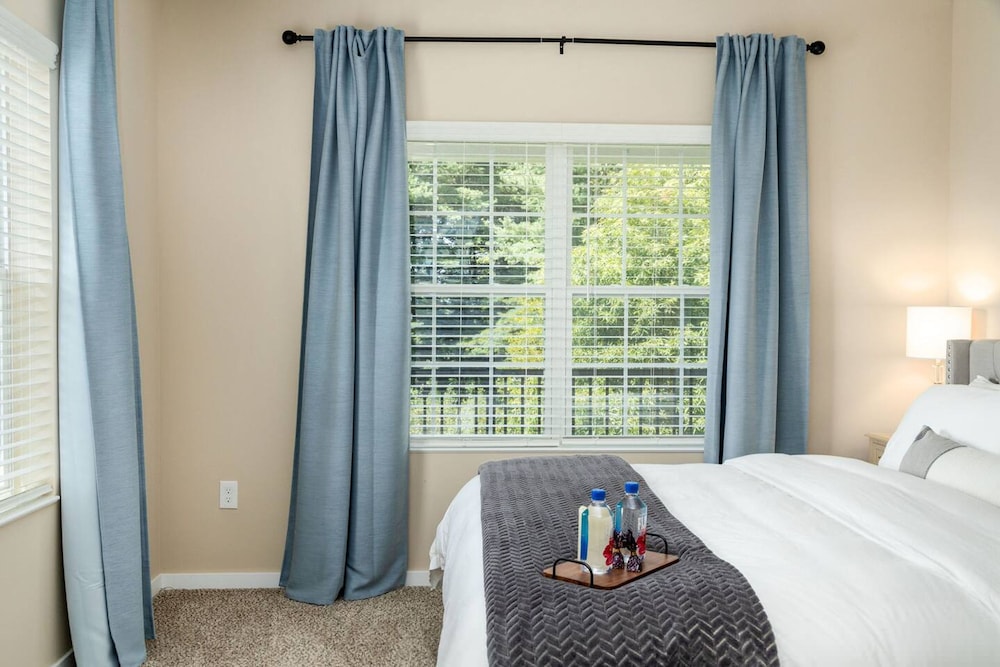 Modern King Loft Parking W D Wifi Pool