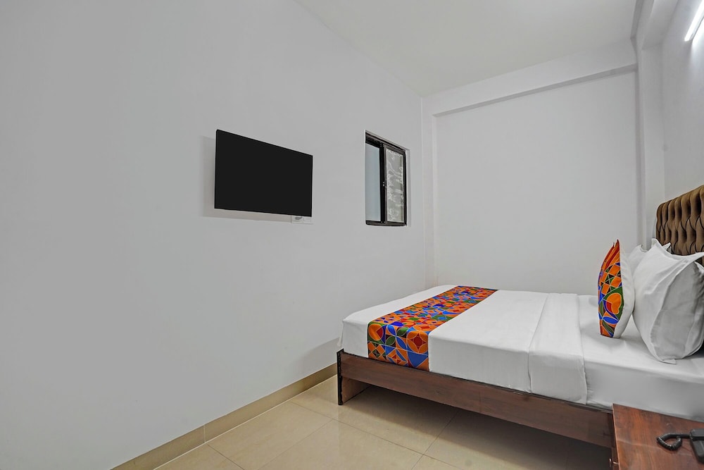 Fabhotel Aakarshan Residency