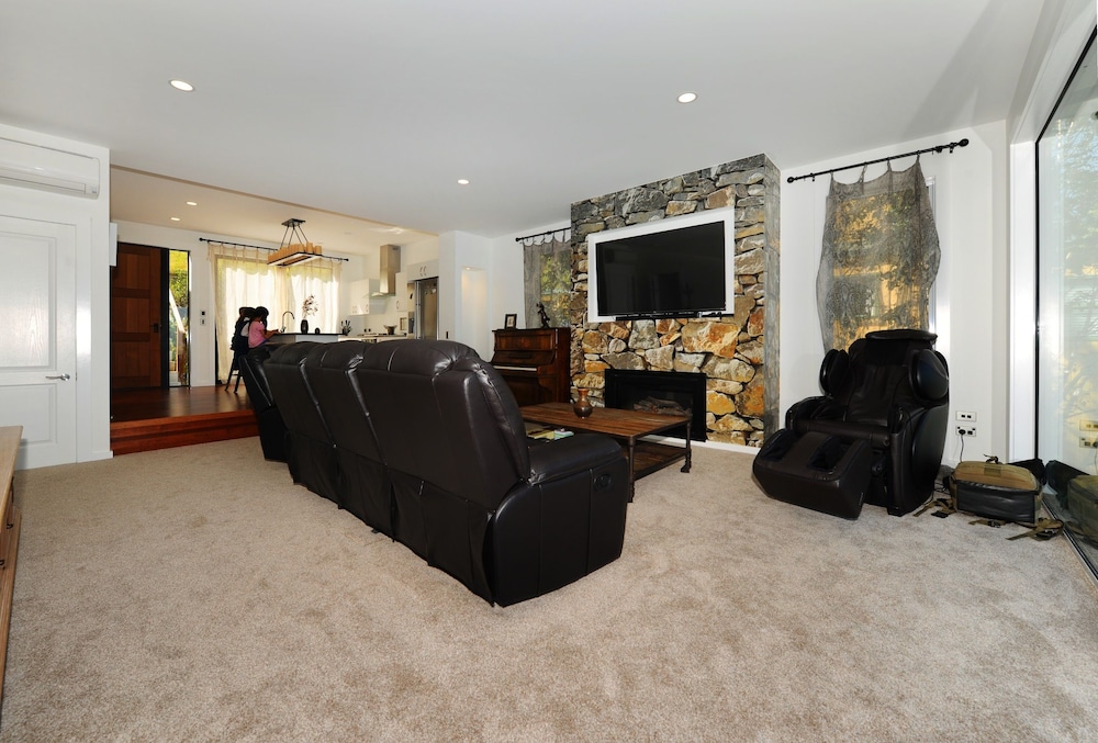 DH Lakeview Villa