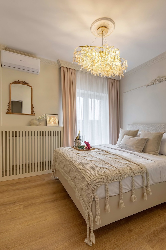 Maison Elysee - An Elegant Apartment in Piata Romana