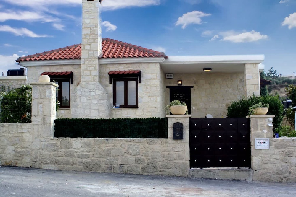 Heraklion Twins House - Private Pool Retreat