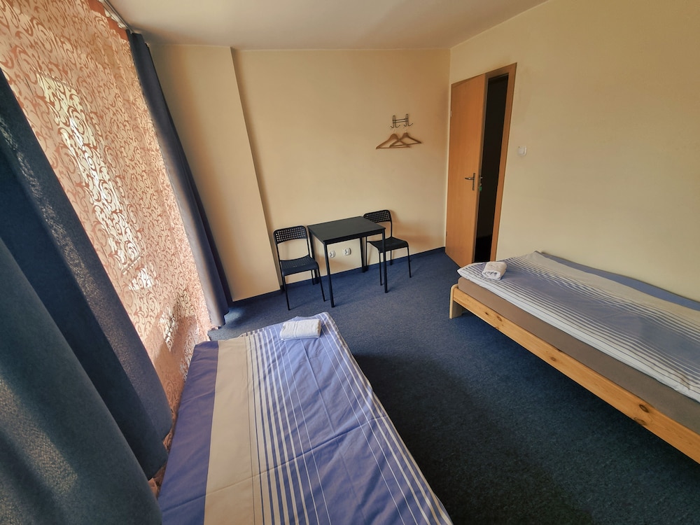 Wilanow House - Hostel view 4